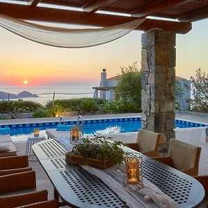 https://okeanides-villas.rethymnohotels.net